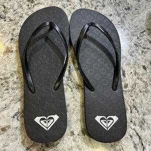 Black brand new Roxy flip flops